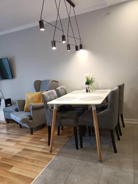 Family & Business Elegant Apartments Rynek Centrum Downtown - 2 Bedroom, Balcony, Parking Κίελτσε Εξωτερικό φωτογραφία