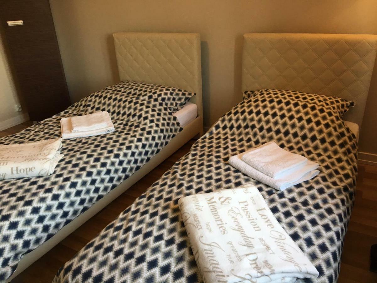 Family & Business Elegant Apartments Rynek Centrum Downtown - 2 Bedroom, Balcony, Parking Κίελτσε Εξωτερικό φωτογραφία